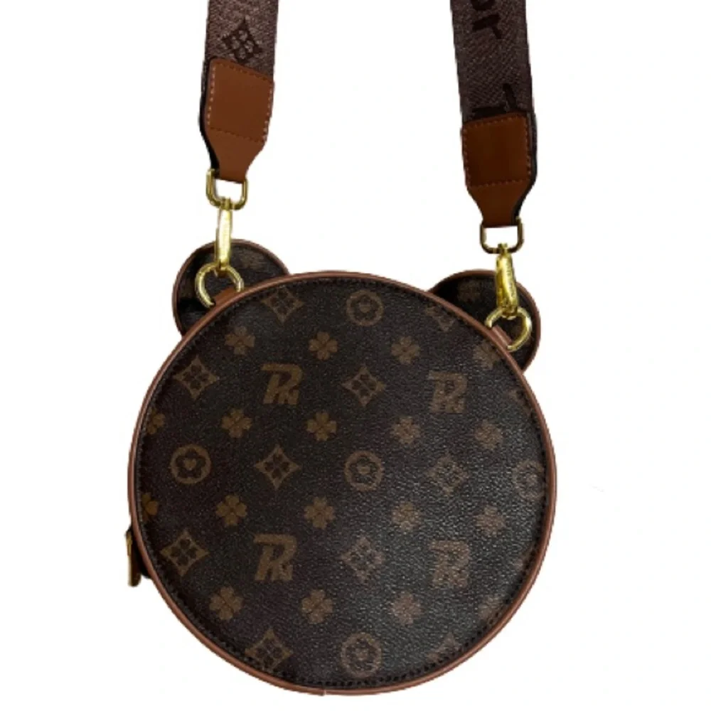 ✨$450✨ WATER PROOF MICKEY MOUSE ZIPPER CROSSBODY BAG Disney land - Picture 11 of 14